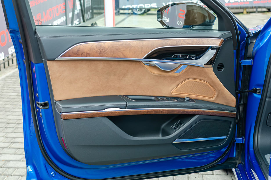 Продам Audi A8 Long 4.0T QUATTRO 2019 года в Киеве