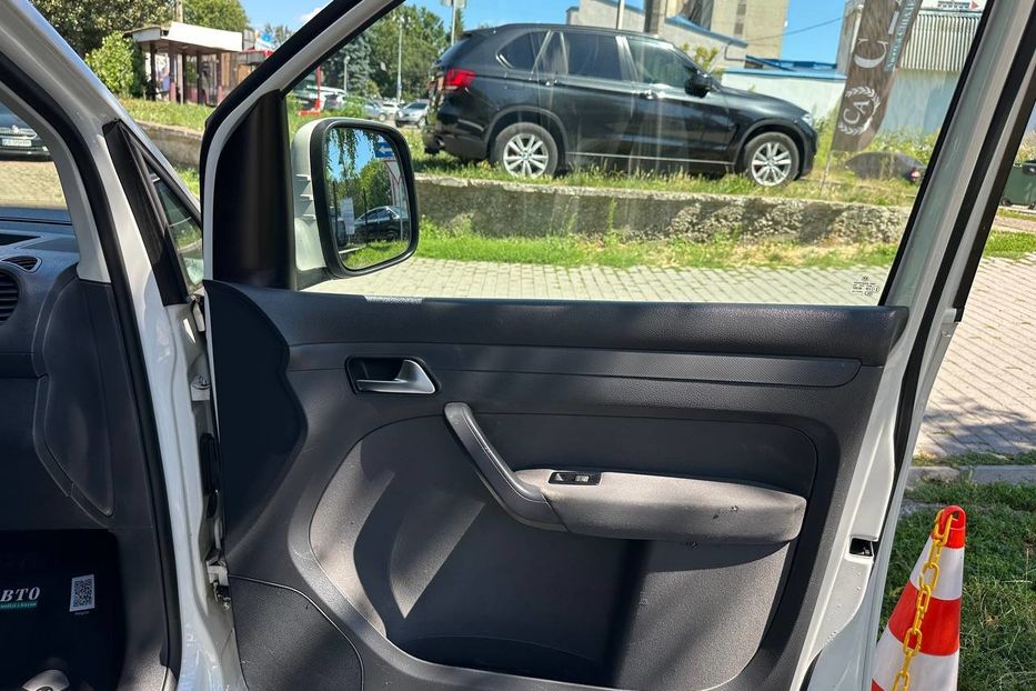 Продам Volkswagen Caddy пасс. 2012 года в Черновцах