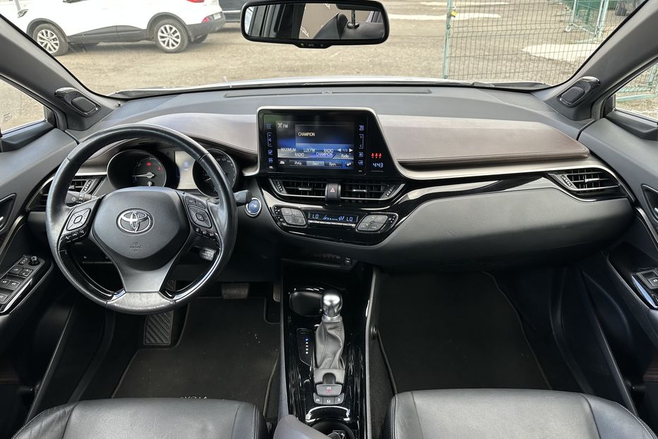 Продам Toyota C-HR Hybrid 2019 года в Киеве