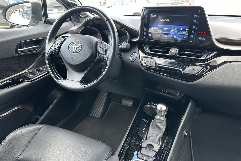 Продам Toyota C-HR Hybrid 2019 года в Киеве