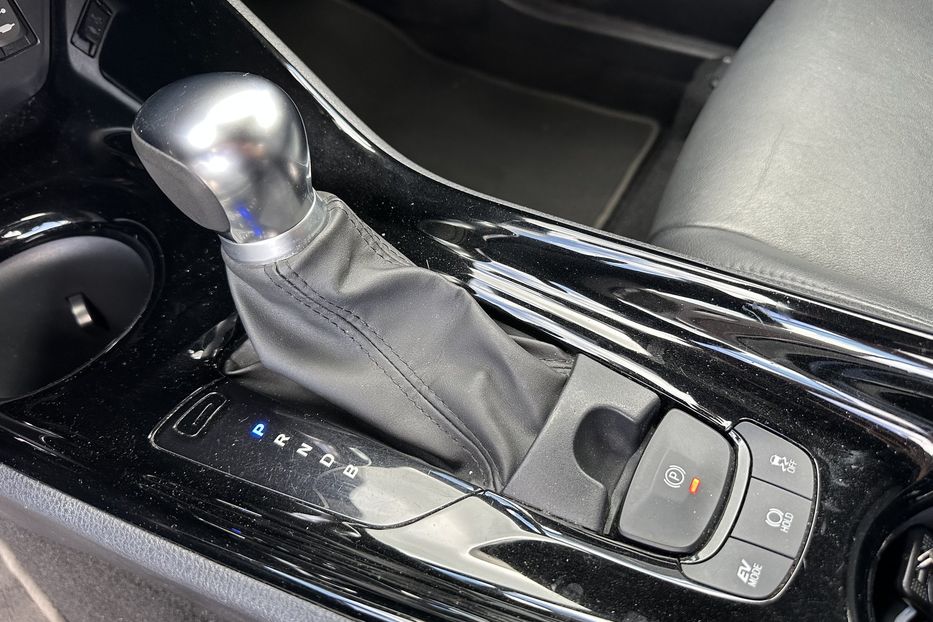 Продам Toyota C-HR Hybrid 2019 года в Киеве