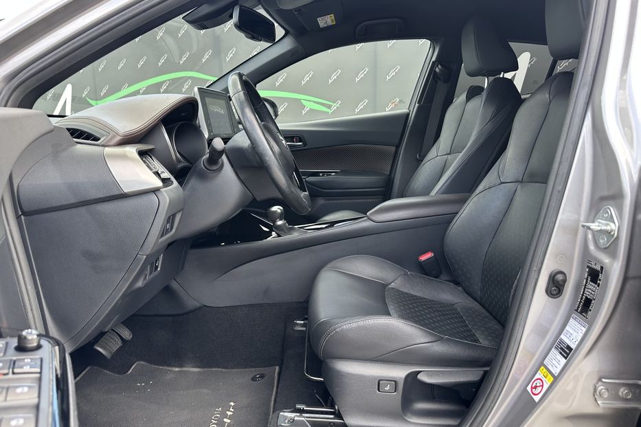 Продам Toyota C-HR Hybrid 2019 года в Киеве