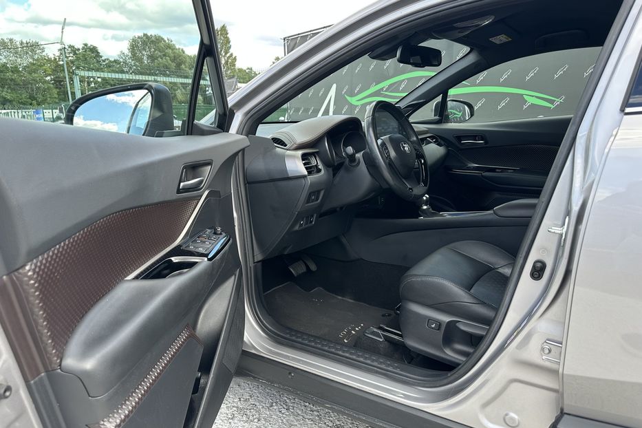 Продам Toyota C-HR Hybrid 2019 года в Киеве