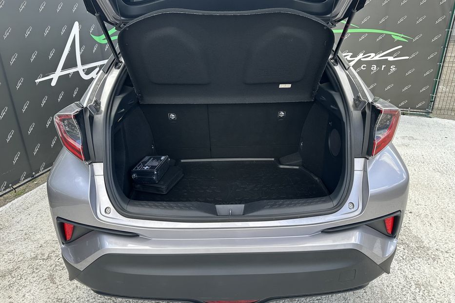 Продам Toyota C-HR Hybrid 2019 года в Киеве