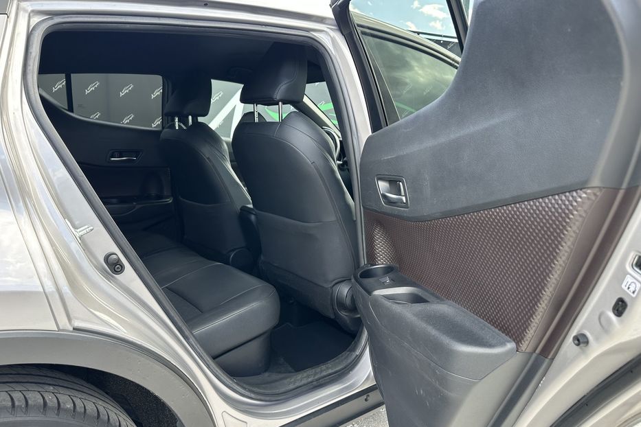 Продам Toyota C-HR Hybrid 2019 года в Киеве