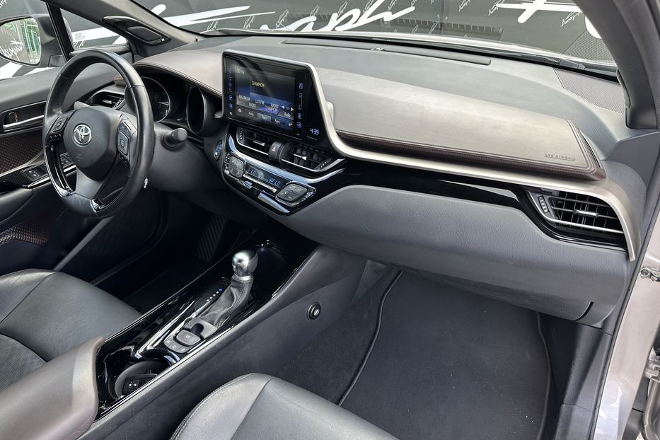 Продам Toyota C-HR Hybrid 2019 года в Киеве