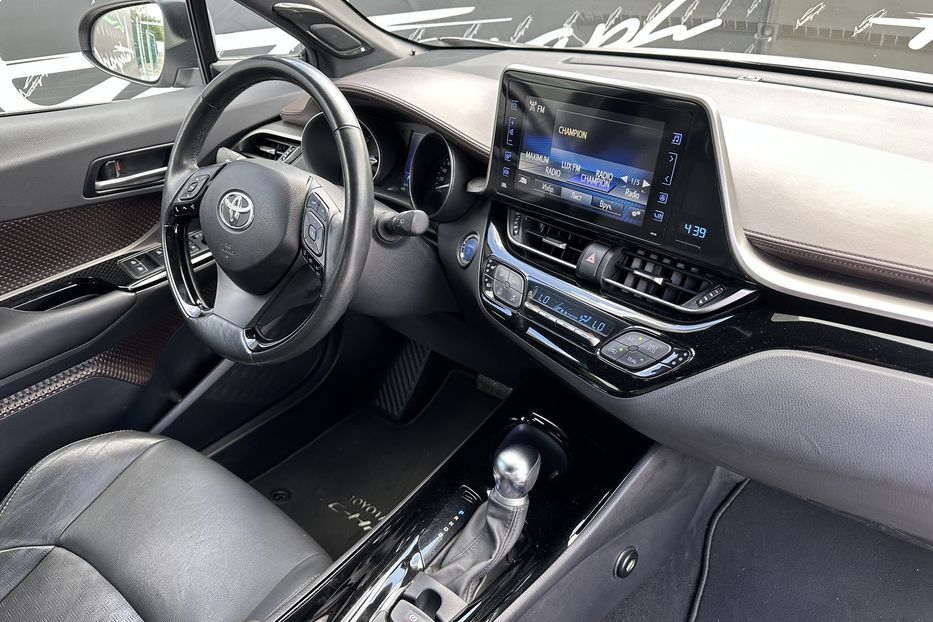 Продам Toyota C-HR Hybrid 2019 года в Киеве
