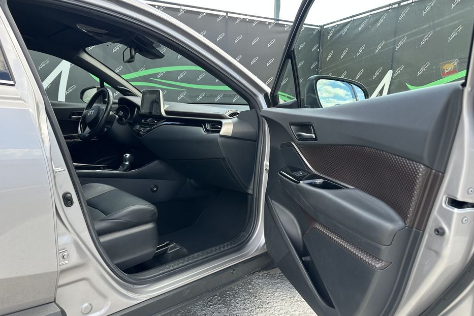 Продам Toyota C-HR Hybrid 2019 года в Киеве