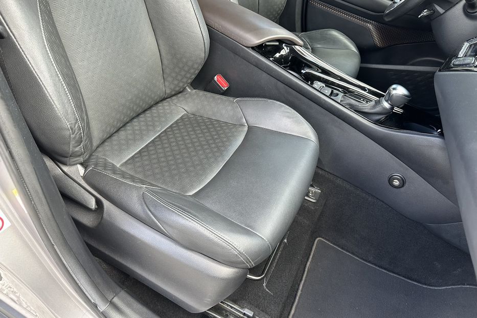 Продам Toyota C-HR Hybrid 2019 года в Киеве