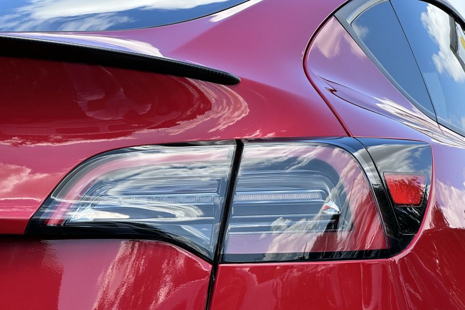 Продам Tesla Model Y Performance 82 квт 2023 года в Луцке