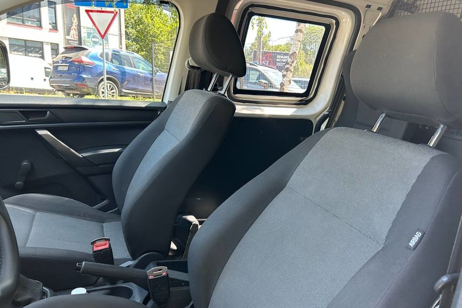 Продам Volkswagen Caddy пасс. 2016 года в Черновцах
