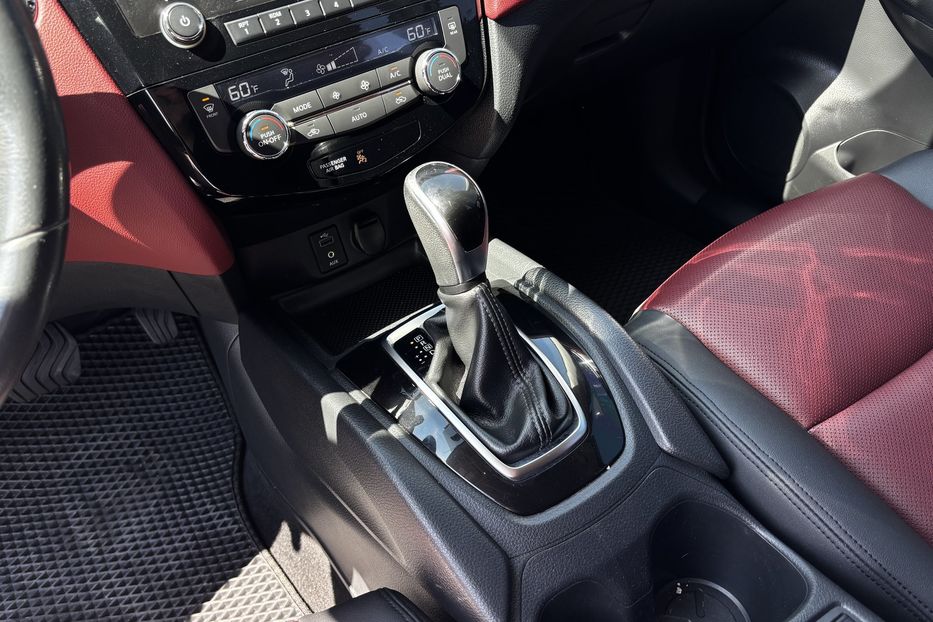 Продам Nissan Rogue Газ-бензин 2017 года в Львове