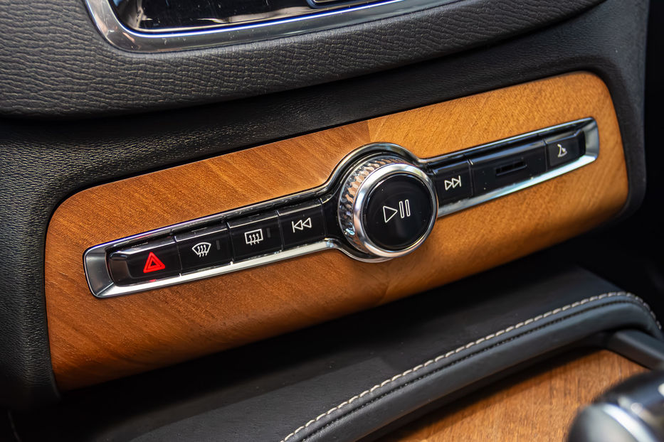 Продам Volvo XC90 T6 Inscription 2017 года в Киеве