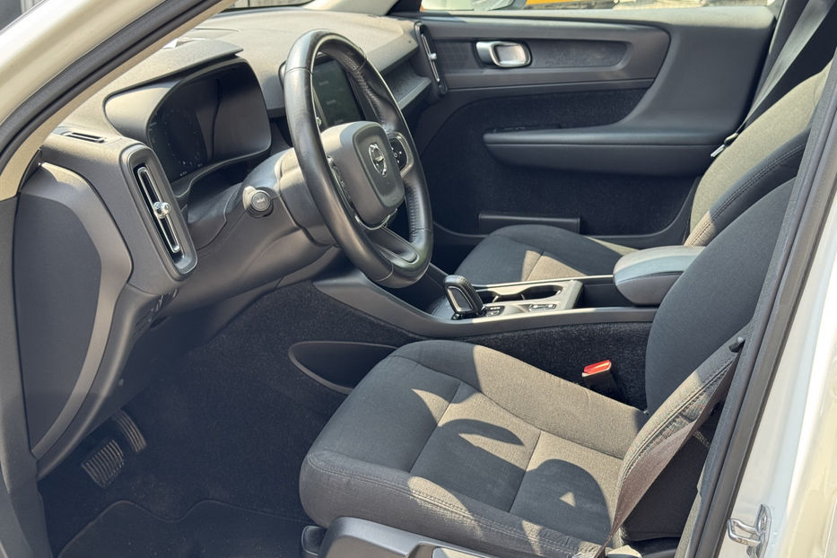 Продам Volvo XC60 2.0 AT (163 к.с.) 2019 года в Киеве