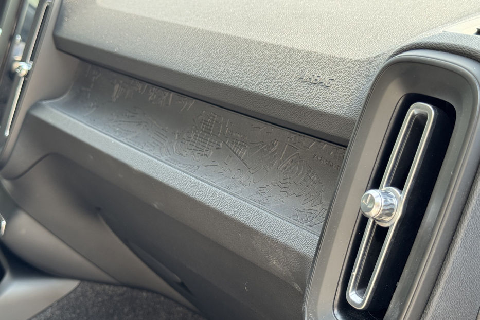 Продам Volvo XC60 2.0 AT (163 к.с.) 2019 года в Киеве