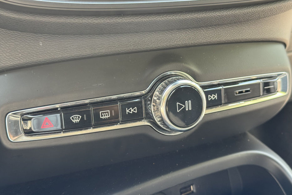 Продам Volvo XC60 2.0 AT (163 к.с.) 2019 года в Киеве