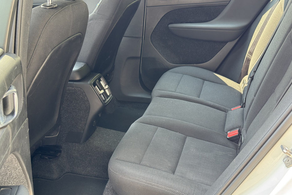 Продам Volvo XC60 2.0 AT (163 к.с.) 2019 года в Киеве