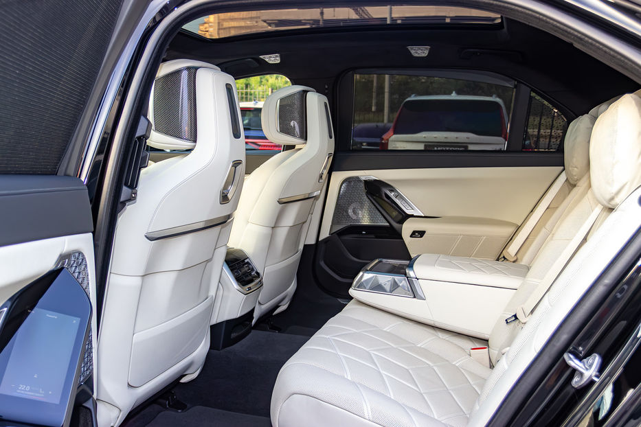 Продам BMW 740 LD Xdrive 2023 года в Киеве