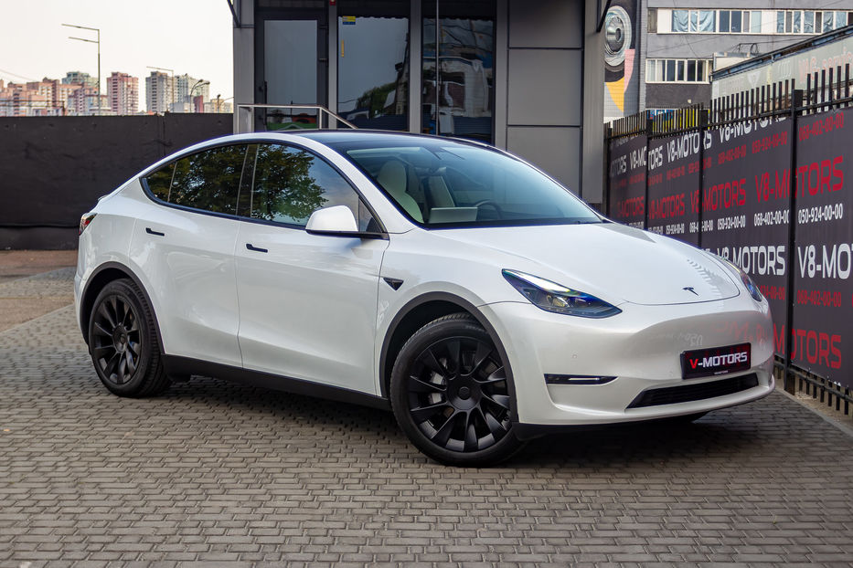 Продам Tesla Model Y Long Range 2022 года в Киеве