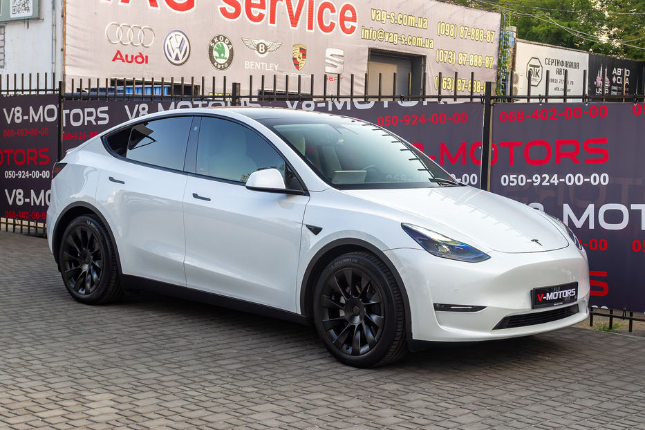 Продам Tesla Model Y Long Range 2022 года в Киеве