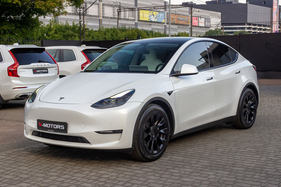 Продам Tesla Model Y Long Range 2022 года в Киеве