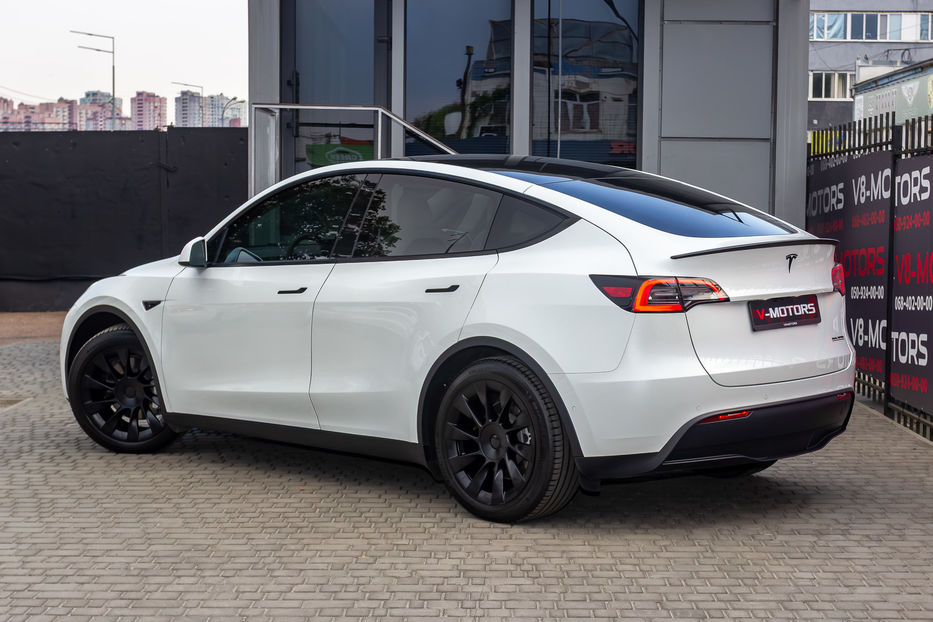 Продам Tesla Model Y Long Range 2022 года в Киеве