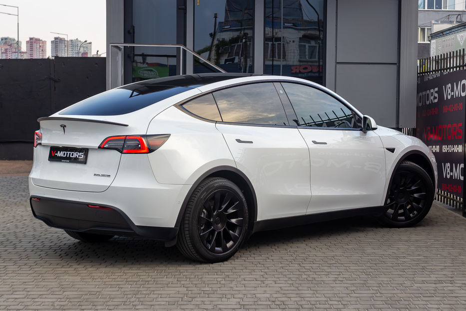 Продам Tesla Model Y Long Range 2022 года в Киеве