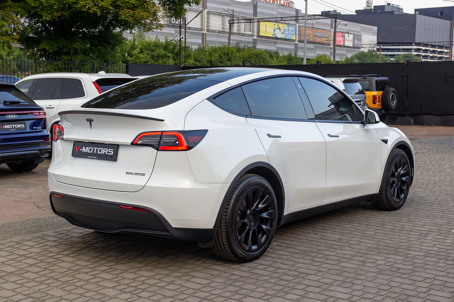 Продам Tesla Model Y Long Range 2022 года в Киеве