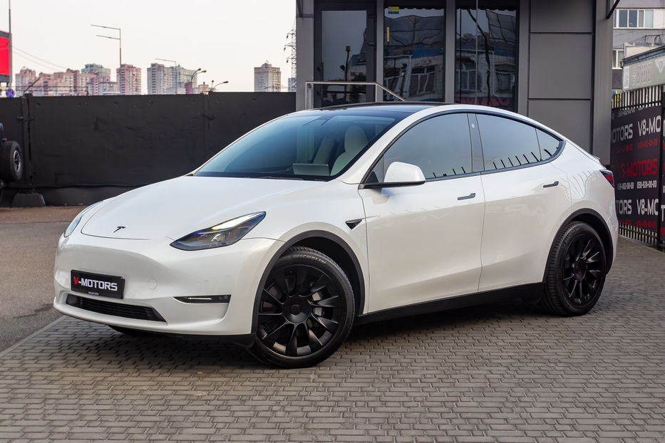 Продам Tesla Model Y Long Range 2022 года в Киеве
