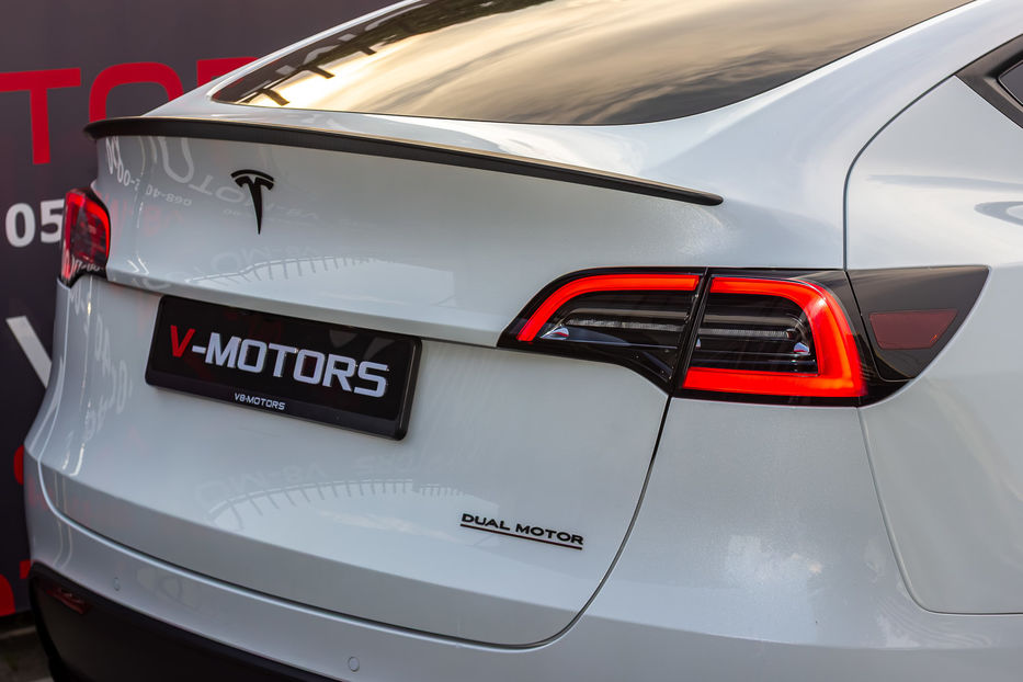 Продам Tesla Model Y Long Range 2022 года в Киеве