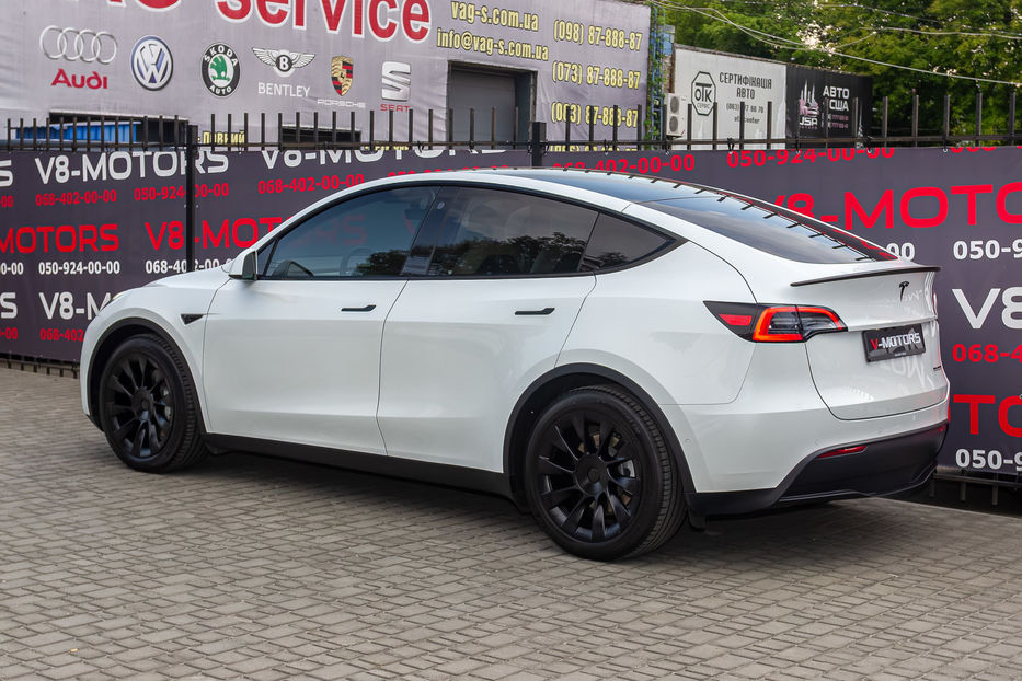 Продам Tesla Model Y Long Range 2022 года в Киеве
