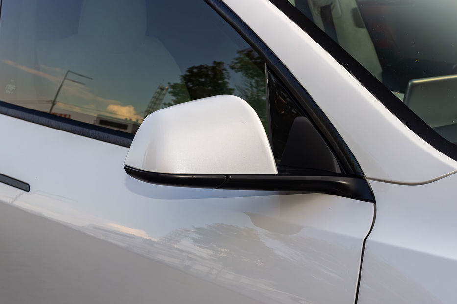 Продам Tesla Model Y Long Range 2022 года в Киеве
