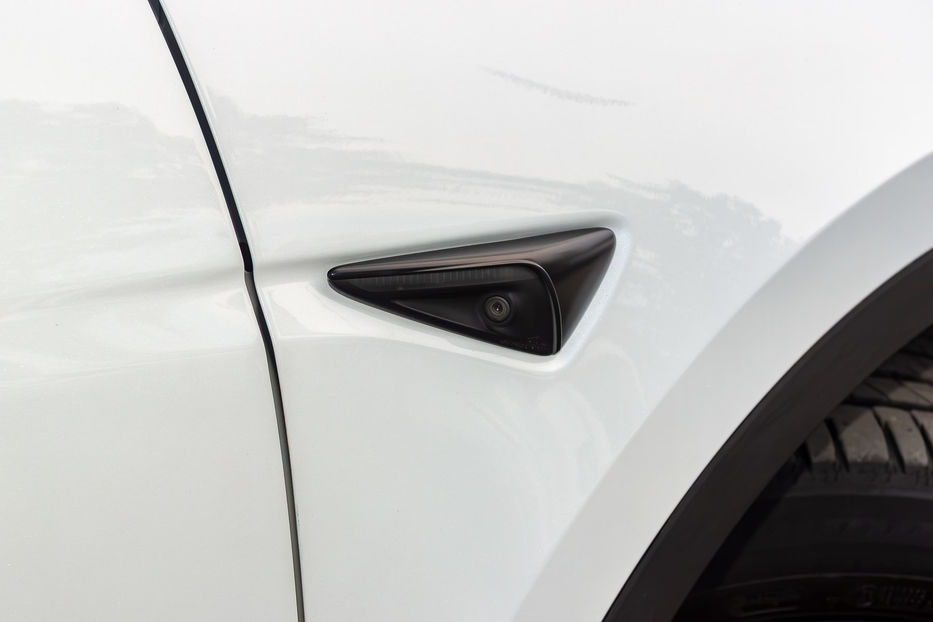 Продам Tesla Model Y Long Range 2022 года в Киеве