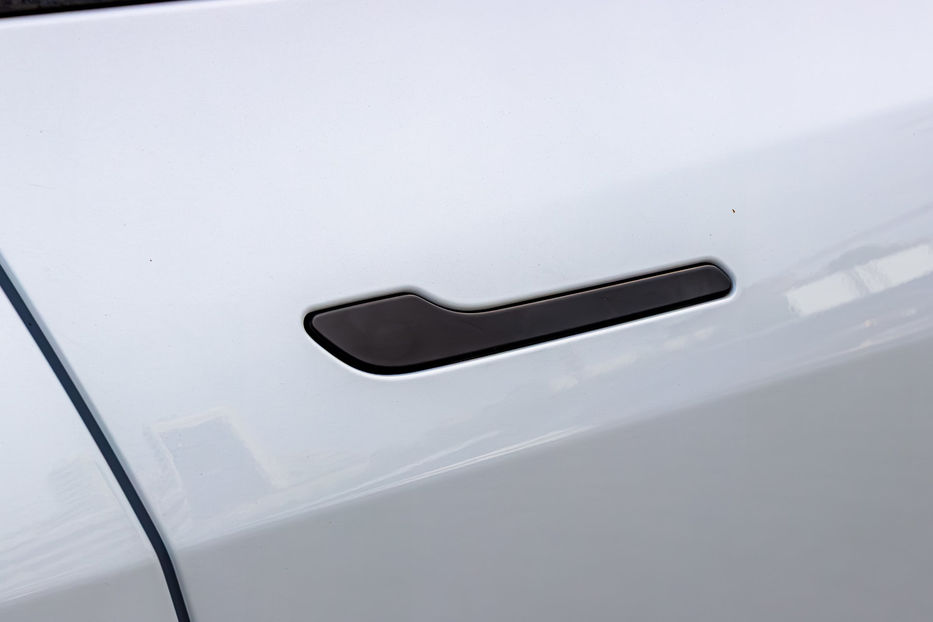 Продам Tesla Model Y Long Range 2022 года в Киеве