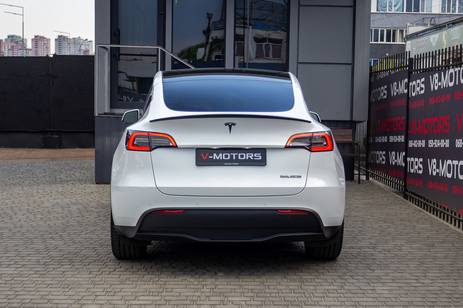 Продам Tesla Model Y Long Range 2022 года в Киеве