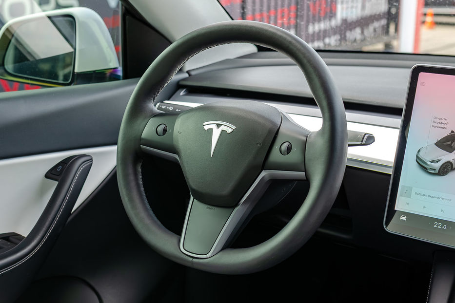 Продам Tesla Model Y Long Range 2022 года в Киеве