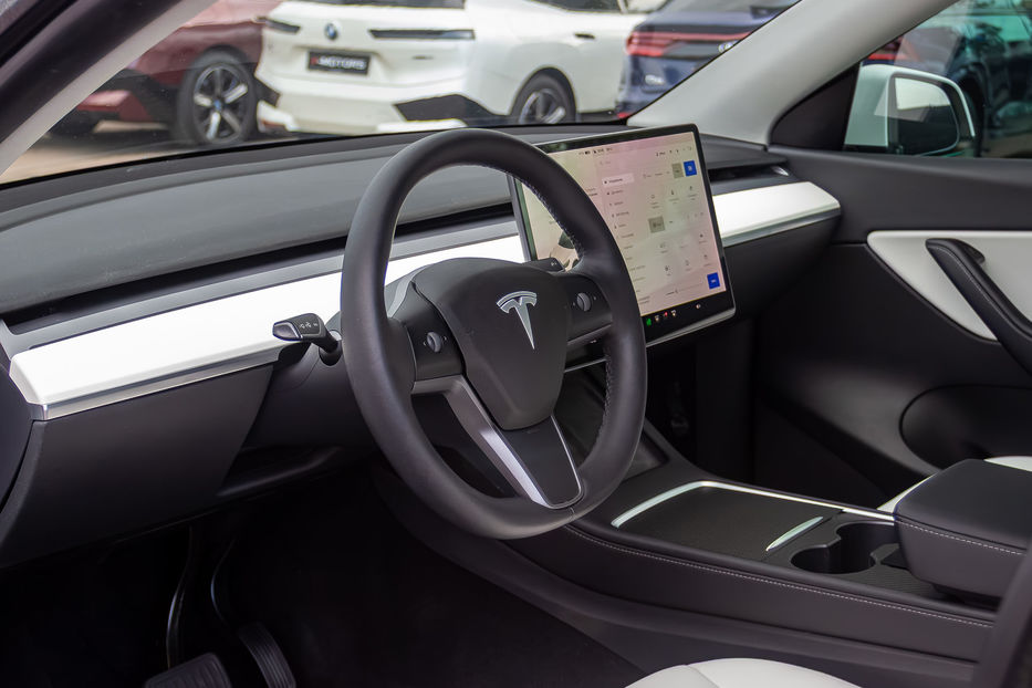 Продам Tesla Model Y Long Range 2022 года в Киеве