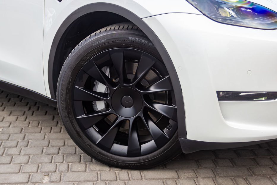 Продам Tesla Model Y Long Range 2022 года в Киеве