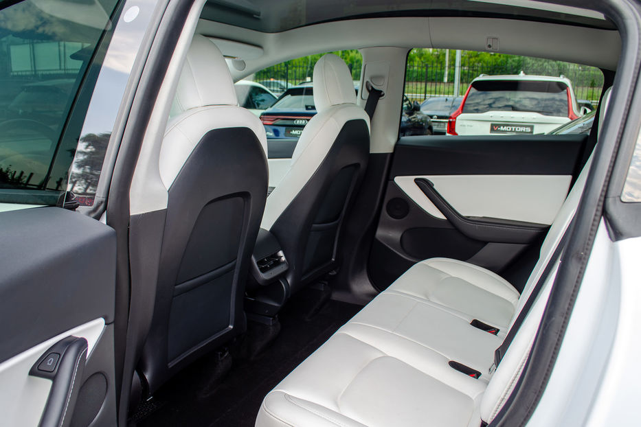 Продам Tesla Model Y Long Range 2022 года в Киеве