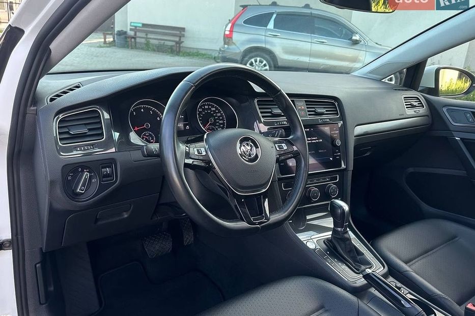 Продам Volkswagen Golf VII 1.4 TSI АТ ЛЮК SE КОМПЛЕКТАЦІЯ 2019 года в Львове