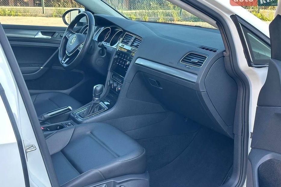 Продам Volkswagen Golf VII 1.4 TSI АТ ЛЮК SE КОМПЛЕКТАЦІЯ 2019 года в Львове