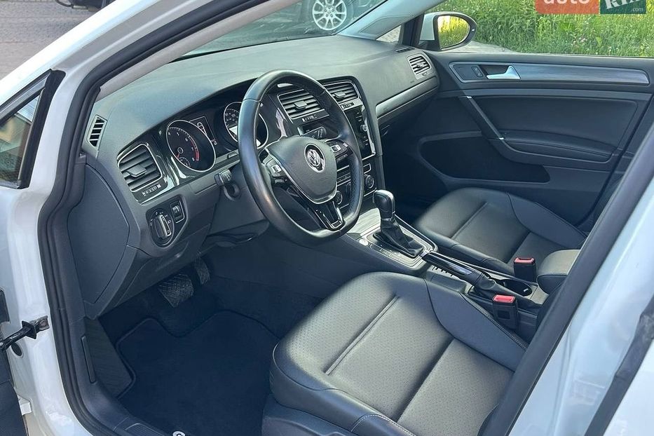 Продам Volkswagen Golf VII 1.4 TSI АТ ЛЮК SE КОМПЛЕКТАЦІЯ 2019 года в Львове