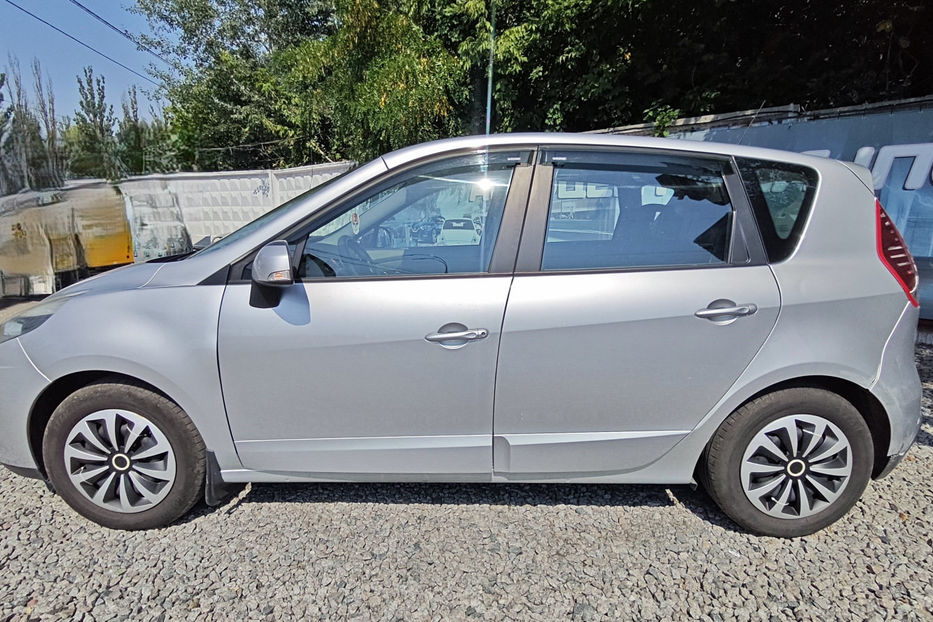 Продам Renault Scenic 1.4 TCe MT (130 к.с.) 2011 года в Киеве