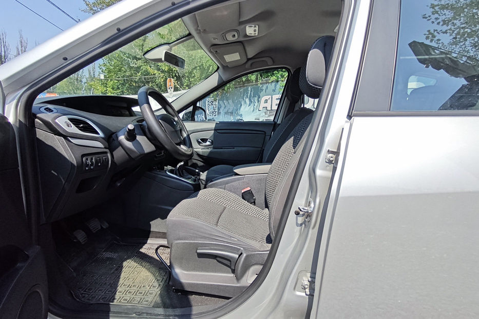 Продам Renault Scenic 1.4 TCe MT (130 к.с.) 2011 года в Киеве
