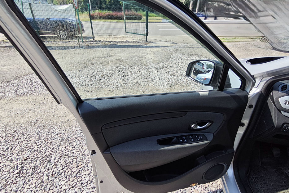 Продам Renault Scenic 1.4 TCe MT (130 к.с.) 2011 года в Киеве