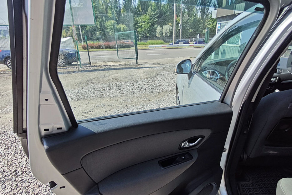 Продам Renault Scenic 1.4 TCe MT (130 к.с.) 2011 года в Киеве