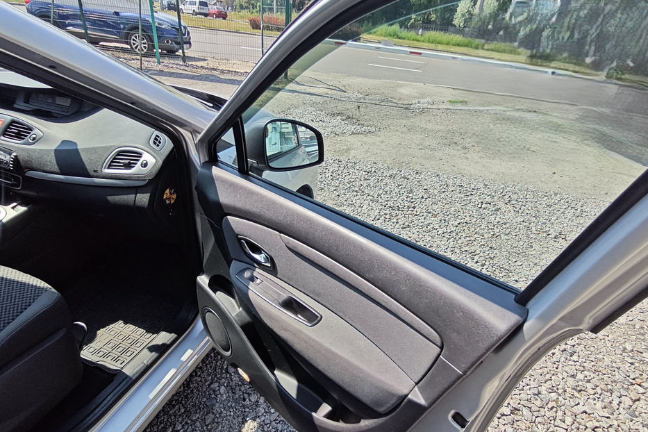 Продам Renault Scenic 1.4 TCe MT (130 к.с.) 2011 года в Киеве
