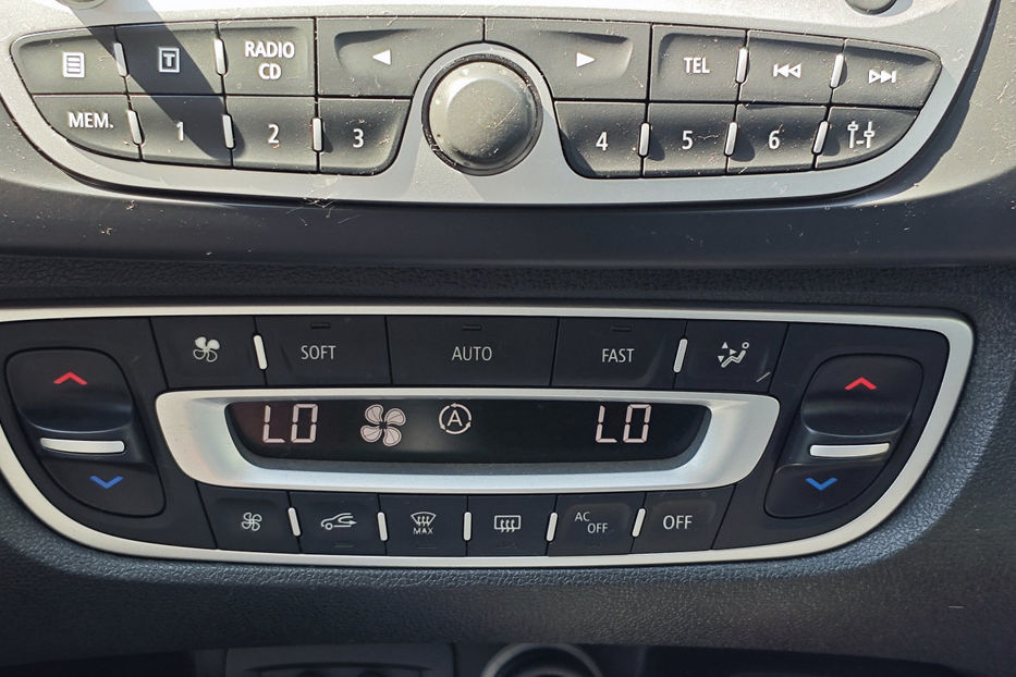 Продам Renault Scenic 1.4 TCe MT (130 к.с.) 2011 года в Киеве