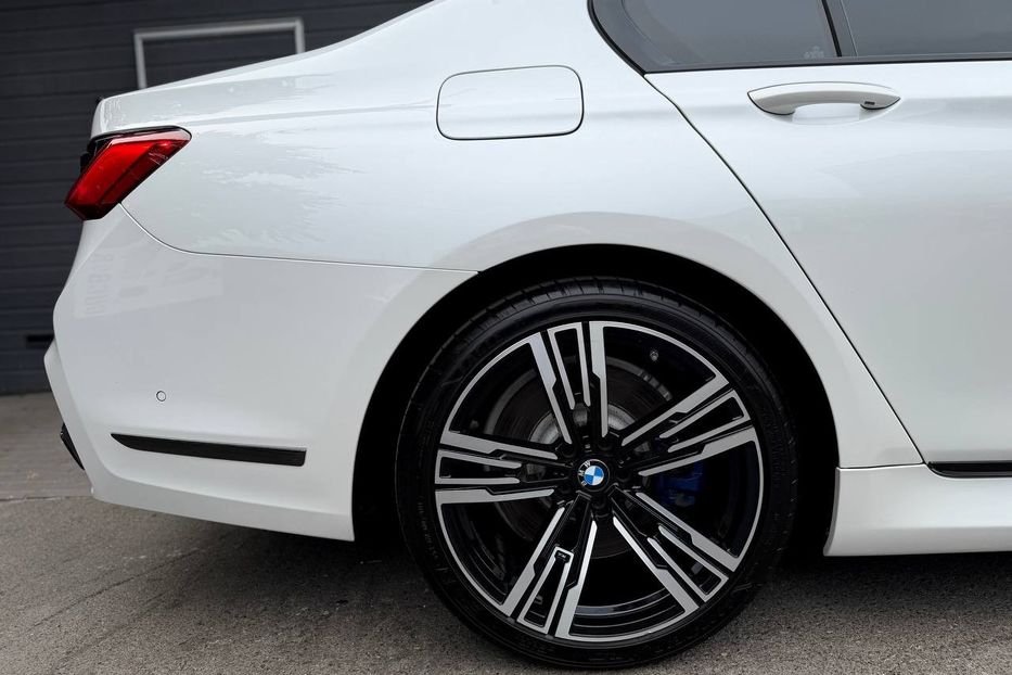 Продам BMW 750 Li M package 2020 года в Киеве