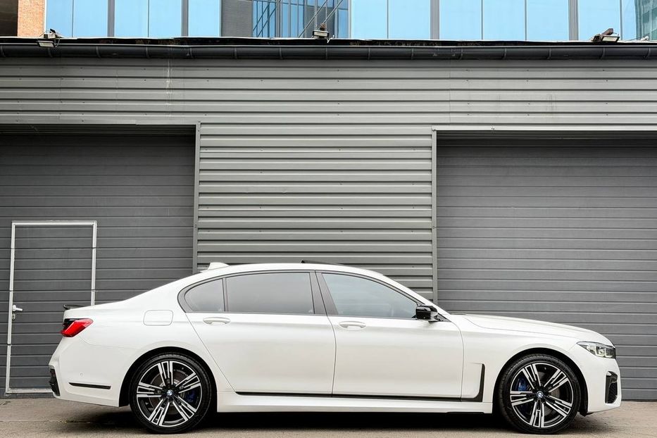 Продам BMW 750 Li M package 2020 года в Киеве